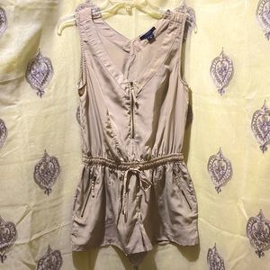 TOXIK 3, SLEEVELESS ROMPER, SZ M, FRONT-ZIP,  DRAWSTRING WAIST, V-NECK